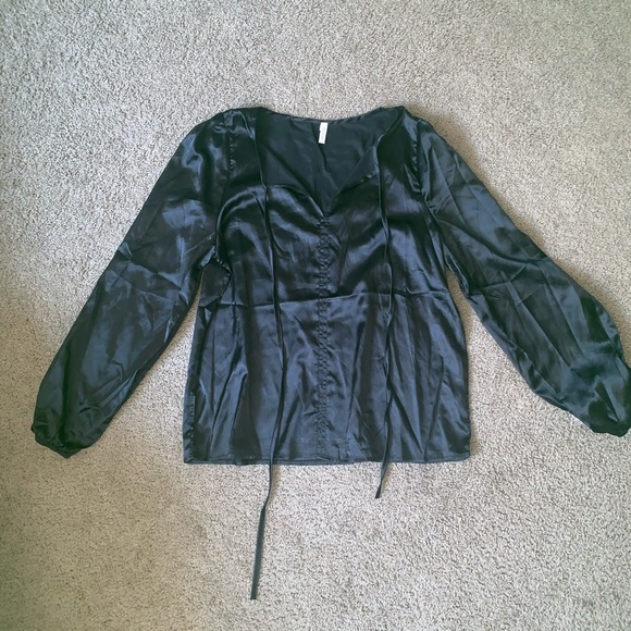 Ladies black blouse - Picture 1 of 5